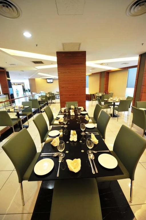 11@Century Hotel ยะโฮร์บาห์รู ภายนอก รูปภาพ